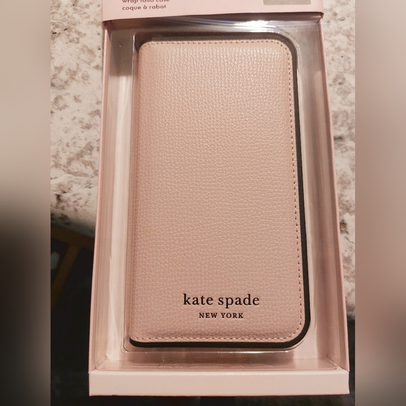 Kate Spade ♠️ iPhone 14pro phone folio - Picture 2 of 4